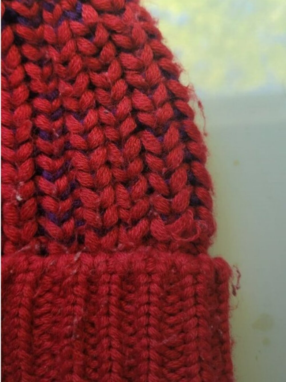 UGG Children's Red Hat Age 2-4 years - Picture 4 of 6